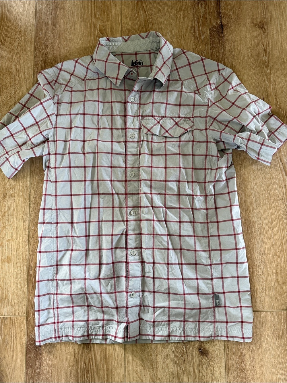 REI | Dove Gray Short-Sleeve Button-Down Shirt with Red Windowpane | size M